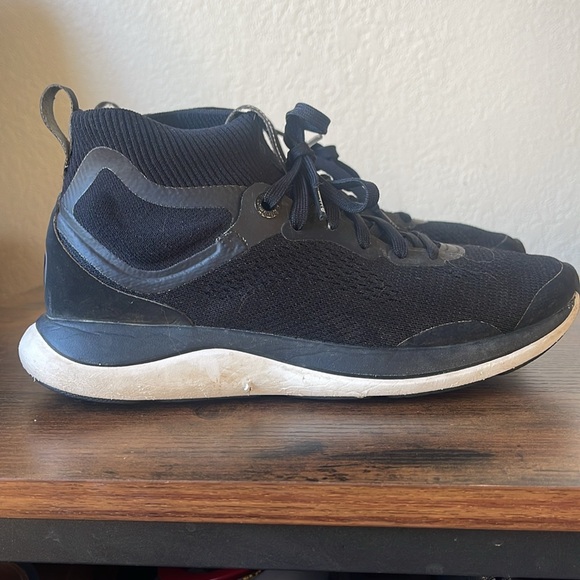 Lululemon Chargefeel Mid Womens Workout Shoe
Black / Anchor / White Size 7 - Picture 2 of 13
